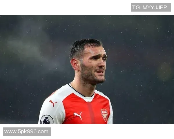 足球明星厄其尔的精彩瞬间与职业生涯回顾照片集锦