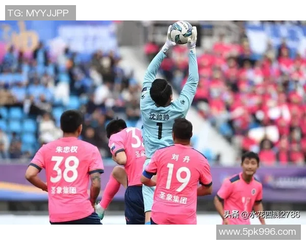 中国足球赛事热潮再起各级联赛精彩纷呈球迷热情高涨期待新突破